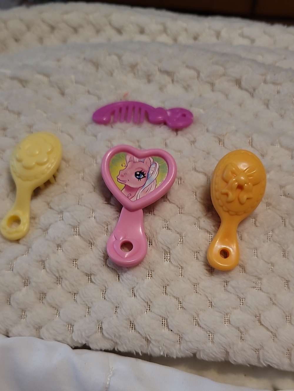 Lot Of 4 My Little Pony Hairbrushs And Comb